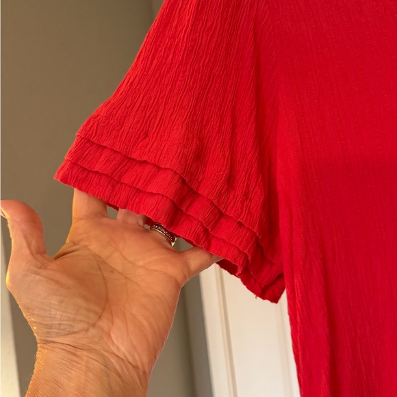 Well Worth Vibrant Red Short Sleeve Top Size Medium - Picture 2 of 4